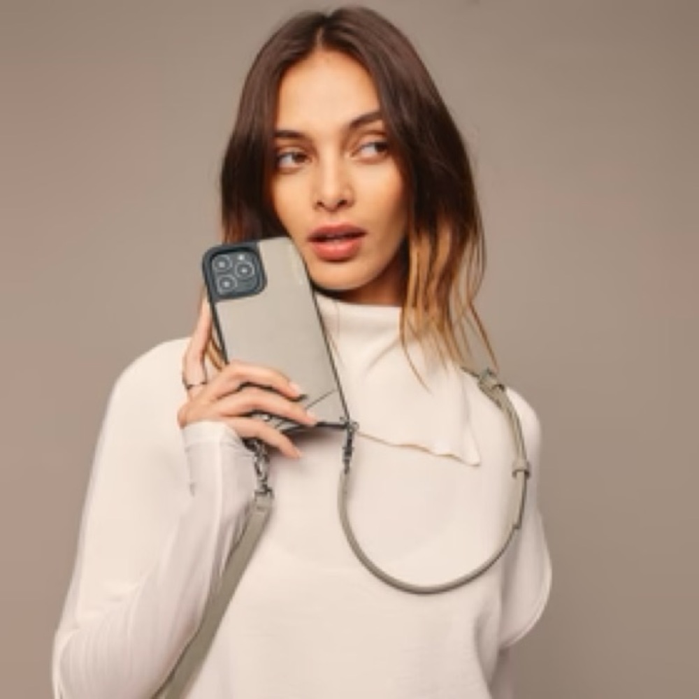 Bandolier emma pebble leather crossbody in greige/silver